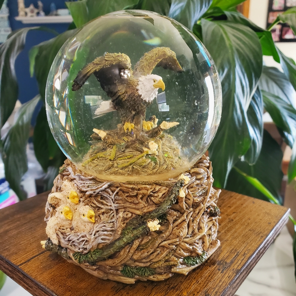 Eagle Snow Globe “Born Free”  Westland #2005 VINTAGE